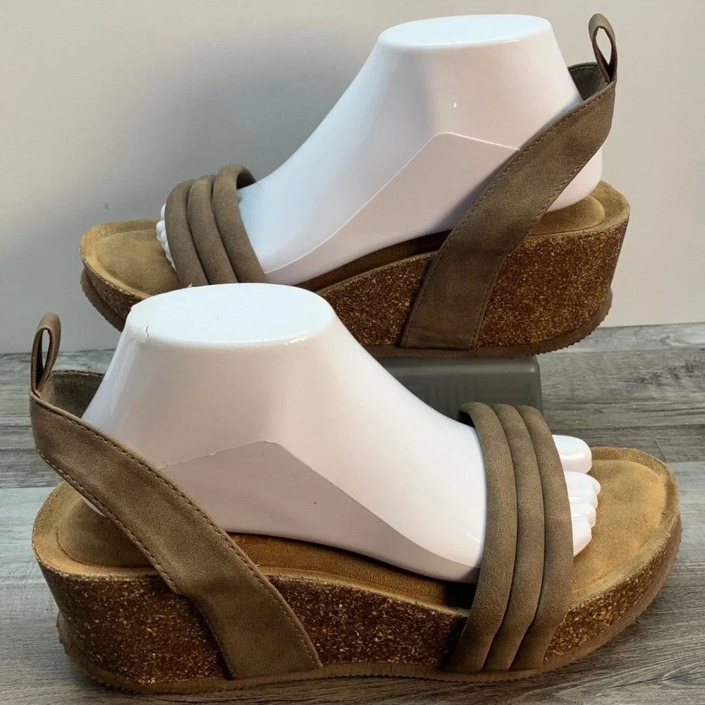 Maurices Cami Comfort Wedge Sandals Taupe Brown Puffy Strap Slingback 10M